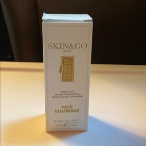 Skin and company face Gommage